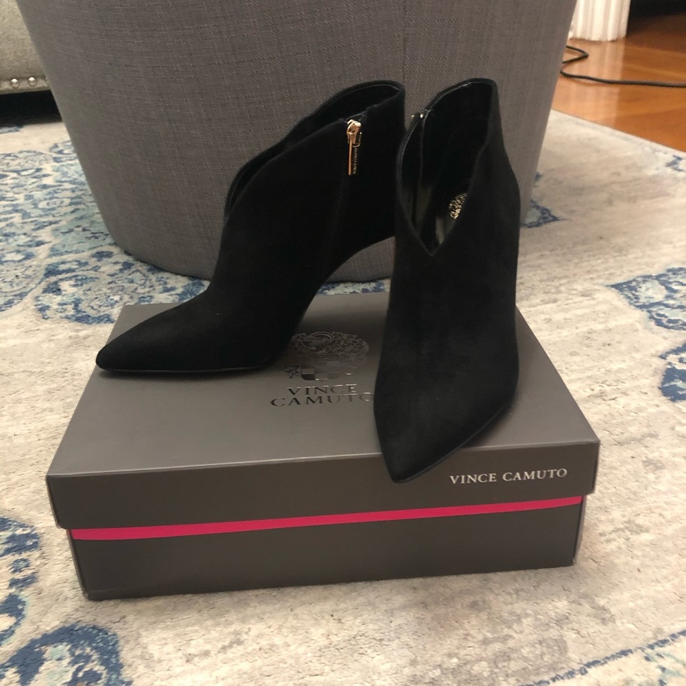 Vince Camuto Black-true suede ankle booties NEW!